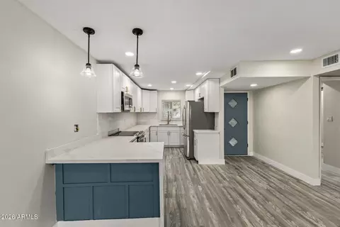Kitchen - 10828 N Biltmore Dr #162, Phoenix, AZ 85029 photo 1 of 2