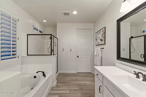 Bath - 9127 E Lynwood St, Mesa, AZ 85207 photo 1 of 7
