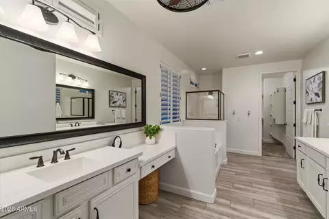 Bath - 9127 E Lynwood St, Mesa, AZ 85207 photo 2 of 7