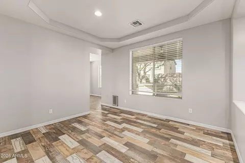 Living - 5510 W Tether Trl, Phoenix, AZ 85083 photo 2 of 5