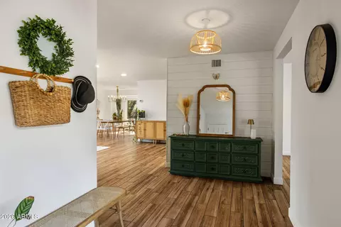 Entry Way - 525 W Willow Ave, Phoenix, AZ 85029 photo 2 of 2
