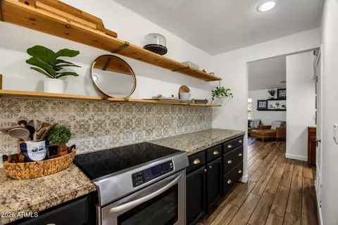 Kitchen - 525 W Willow Ave, Phoenix, AZ 85029 photo 2 of 3