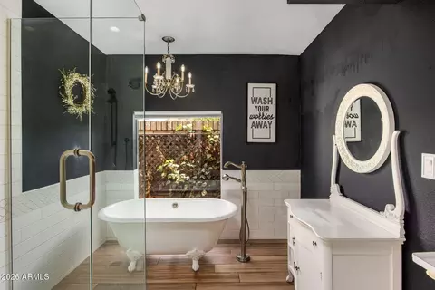 Bath - 525 W Willow Ave, Phoenix, AZ 85029 photo 2 of 3