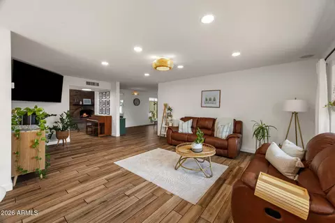 Living - 525 W Willow Ave, Phoenix, AZ 85029 photo 2 of 2