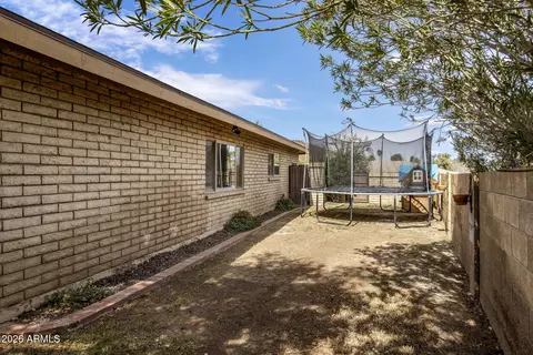Exterior - 525 W Willow Ave, Phoenix, AZ 85029 photo 4 of 6