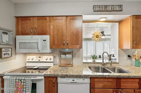 Kitchen - 7838 E Kiowa Ave, Mesa, AZ 85209 photo 3 of 5