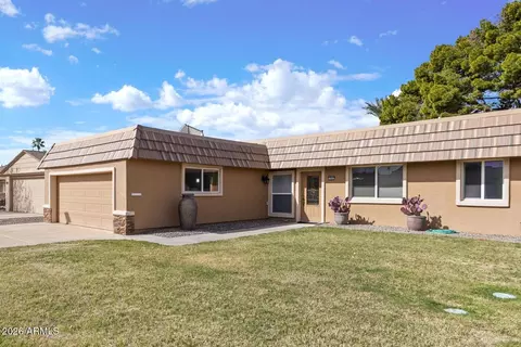 10442 W Prairie Hills Cir, Sun City, AZ 85351