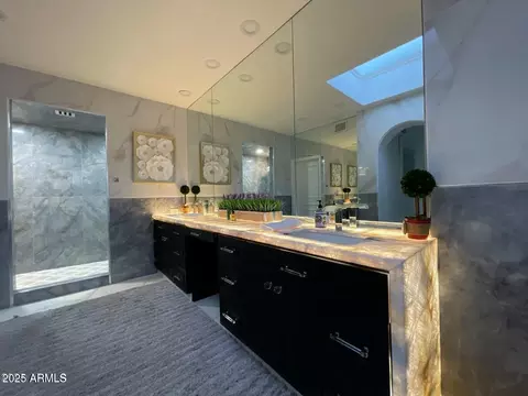 Bath - 10113 E Topaz Dr, Scottsdale, AZ 85258 photo 2 of 12