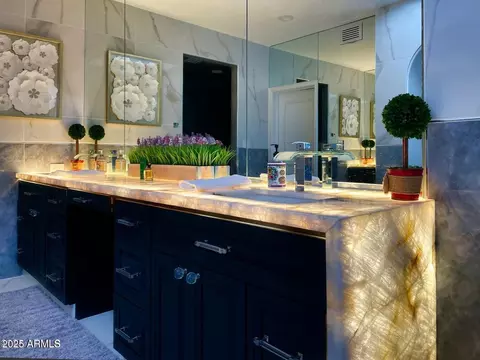 Bath - 10113 E Topaz Dr, Scottsdale, AZ 85258 photo 4 of 12