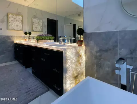 Bath - 10113 E Topaz Dr, Scottsdale, AZ 85258 photo 8 of 12