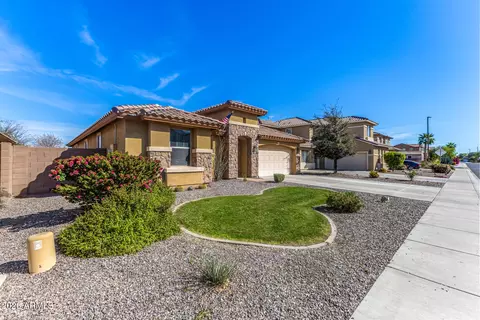 Exterior - 590 E Raven Ct, Gilbert, AZ 85297 photo 3 of 10