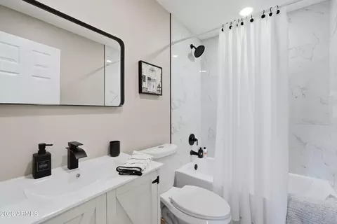 Bath - 4929 W Berkeley Rd, Phoenix, AZ 85035 photo 1 of 2