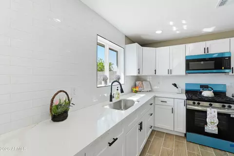 Kitchen - 4929 W Berkeley Rd, Phoenix, AZ 85035 photo 4 of 4