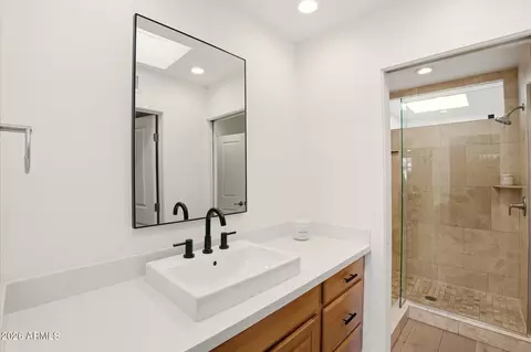 Bath - 4632 E Winston Dr, Phoenix, AZ 85044 photo 3 of 3