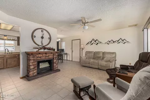 Living - 690 S Copper Dr, Apache Junction, AZ 85120 photo 3 of 4