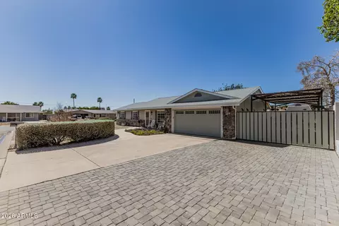 Exterior - 690 S Copper Dr, Apache Junction, AZ 85120 photo 2 of 6