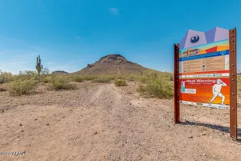 View/Area - 1843 E Sheena Dr, Phoenix, AZ 85022 photo 7 of 9