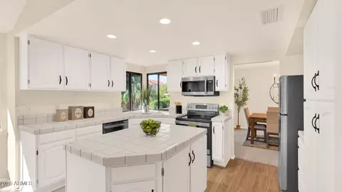 Kitchen - 1843 E Sheena Dr, Phoenix, AZ 85022 photo 1 of 4