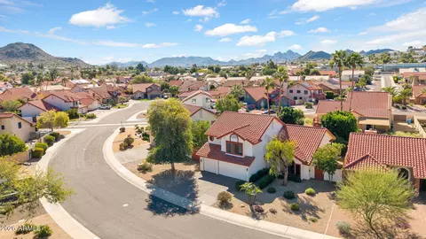 View/Area - 1843 E Sheena Dr, Phoenix, AZ 85022 photo 2 of 9