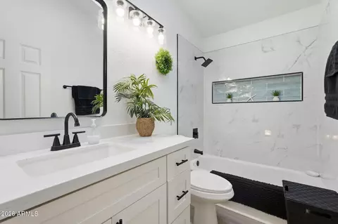 Bath - 1020 W Sunward Dr, Gilbert, AZ 85233 photo 3 of 3