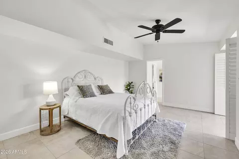 Bedroom - 6639 N Chatelaine Pl, Phoenix, AZ 85014 photo 1 of 4