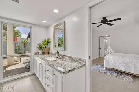 Bath - 6639 N Chatelaine Pl, Phoenix, AZ 85014 photo 1 of 6