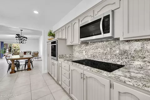Kitchen - 6639 N Chatelaine Pl, Phoenix, AZ 85014 photo 4 of 4