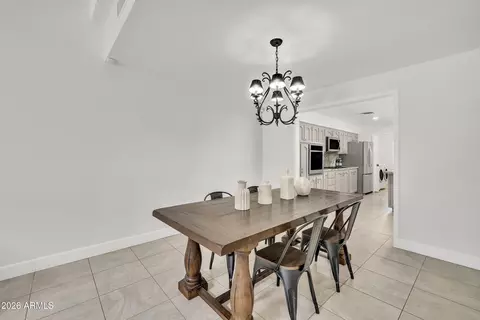Dining - 6639 N Chatelaine Pl, Phoenix, AZ 85014 photo 1 of 2