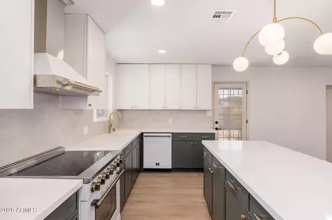 Kitchen - 6134 N 9th St, Phoenix, AZ 85014 photo 3 of 5