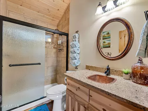 Bath - 6829 W Robbin Ln, Pine, AZ 85544 photo 3 of 3