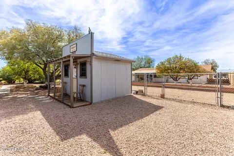 Exterior - 1144 S Main Dr, Apache Junction, AZ 85120 photo 6 of 8