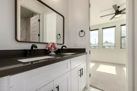 Bath - 2418 E Amelia Ave, Phoenix, AZ 85016 photo 3 of 5