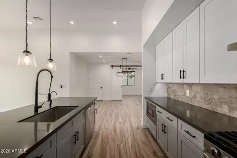 Entry Way - 2418 E Amelia Ave, Phoenix, AZ 85016 photo 1 of 3