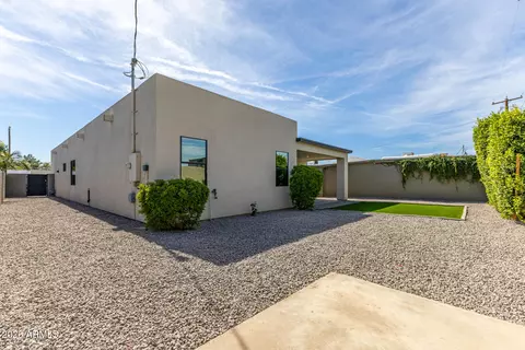 Exterior - 2418 E Amelia Ave, Phoenix, AZ 85016 photo 3 of 6