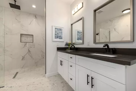 Bath - 2418 E Amelia Ave, Phoenix, AZ 85016 photo 1 of 5