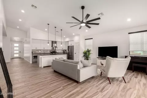 Entry Way - 2418 E Amelia Ave, Phoenix, AZ 85016 photo 2 of 3