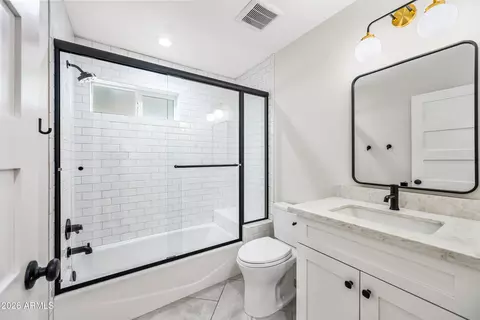 Bath - 4110 E Catalina Dr, Phoenix, AZ 85018 photo 6 of 7