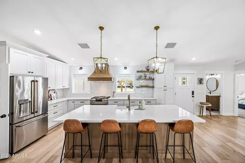 Kitchen - 4110 E Catalina Dr, Phoenix, AZ 85018 photo 3 of 10
