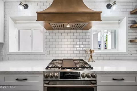 Kitchen - 4110 E Catalina Dr, Phoenix, AZ 85018 photo 8 of 10
