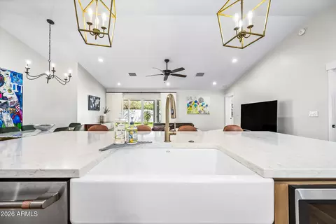 Kitchen - 4110 E Catalina Dr, Phoenix, AZ 85018 photo 5 of 10