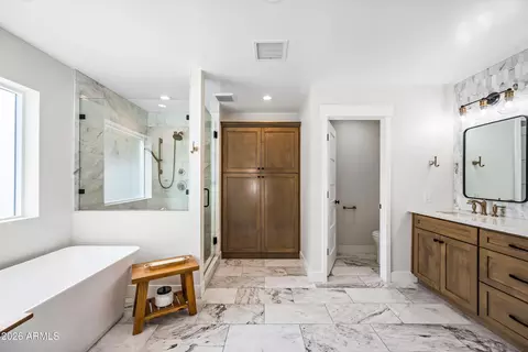 Bath - 4110 E Catalina Dr, Phoenix, AZ 85018 photo 5 of 7