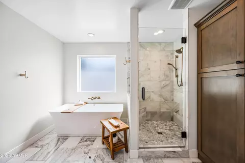 Bath - 4110 E Catalina Dr, Phoenix, AZ 85018 photo 3 of 7