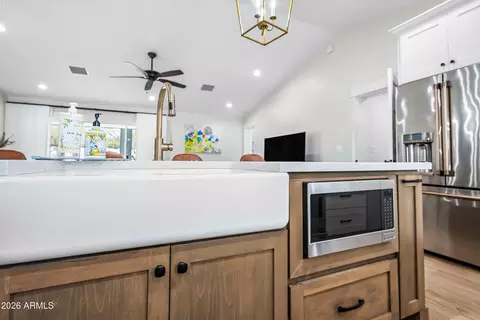 Kitchen - 4110 E Catalina Dr, Phoenix, AZ 85018 photo 6 of 10
