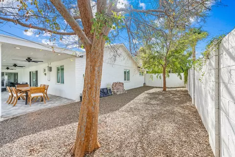 Exterior - 4110 E Catalina Dr, Phoenix, AZ 85018 photo 8 of 10