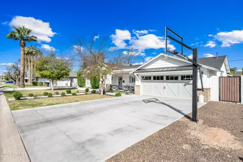 Exterior - 4110 E Catalina Dr, Phoenix, AZ 85018 photo 4 of 10