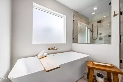 Bath - 4110 E Catalina Dr, Phoenix, AZ 85018 photo 1 of 7