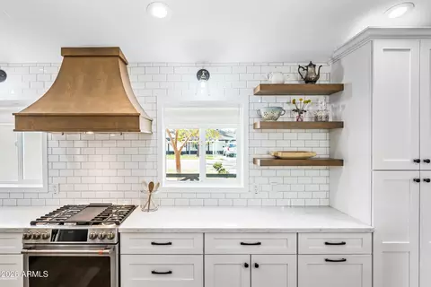 Kitchen - 4110 E Catalina Dr, Phoenix, AZ 85018 photo 10 of 10