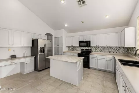 Kitchen - 2326 S Porter St, Gilbert, AZ 85295 photo 2 of 2