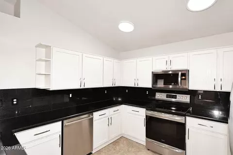 4719 E Amberwood Dr, Phoenix, AZ 85048