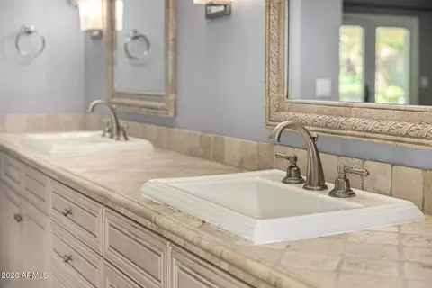 Bath - 801 E Acoma Dr, Phoenix, AZ 85022 photo 5 of 8